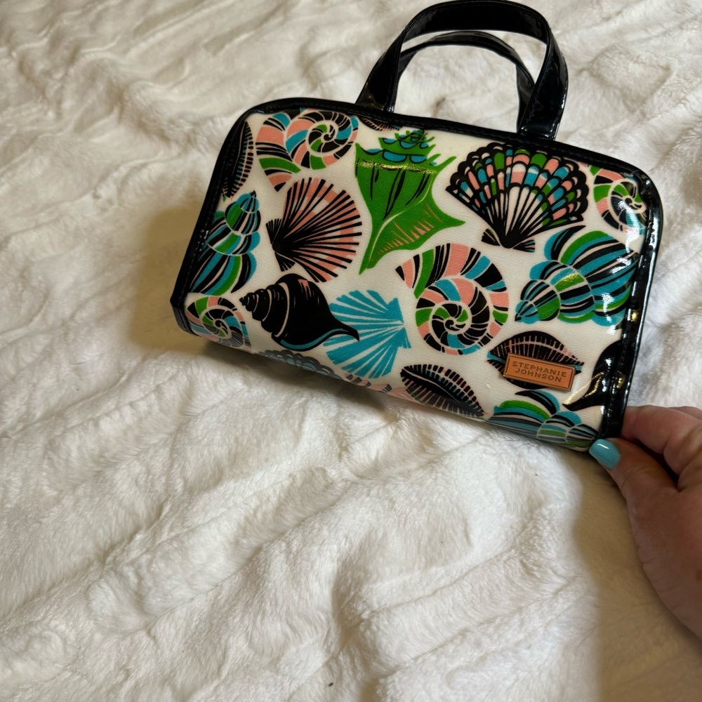 Stephanie Johnson Harbor Island toiletry/cosmetic bag.